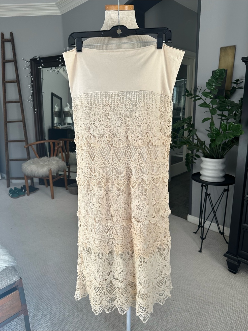 Solitaire NWT Crochet Lace Maxi Skirt Creamy Tan size large - Picture 7 of 12